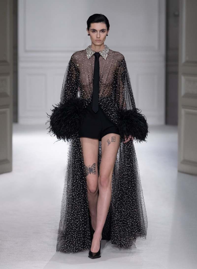 Valentino 2023 秋冬系列：打破「Black Tie」舊有規範，穿出不一樣的正裝