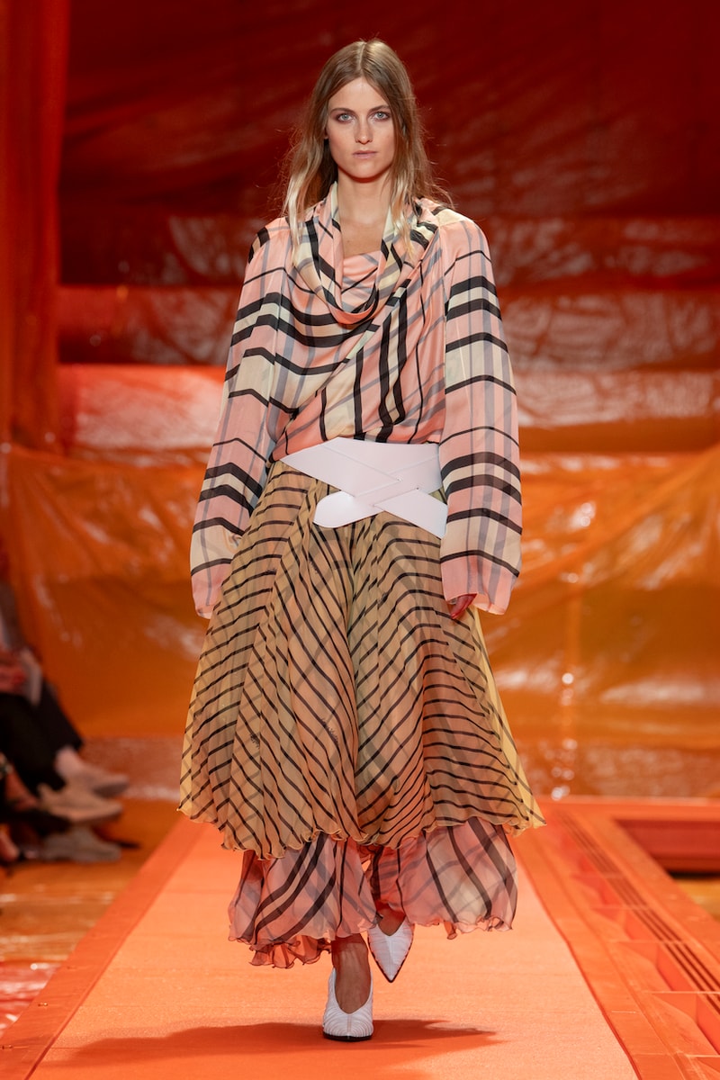 Louis vuitton 2024 ss paris fashion week runway show details bags shoes design venue