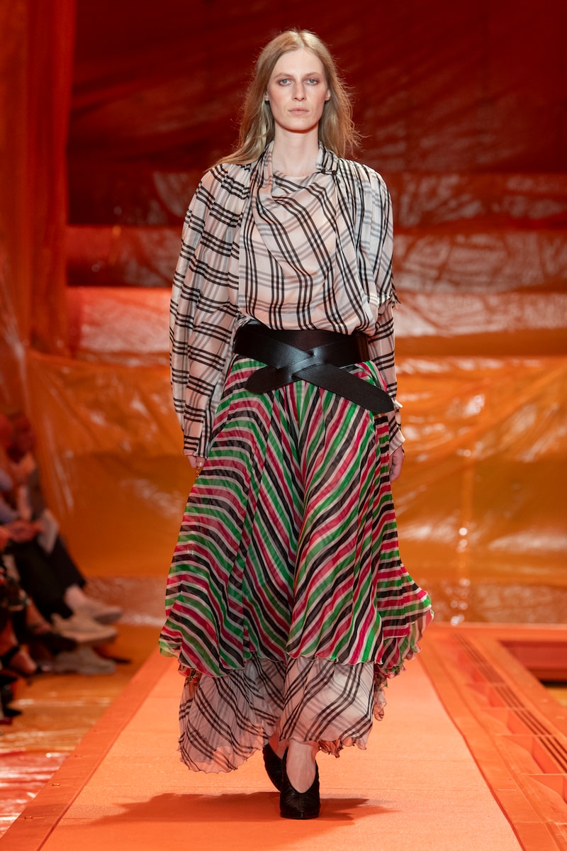 Louis vuitton 2024 ss paris fashion week runway show details bags shoes design venue