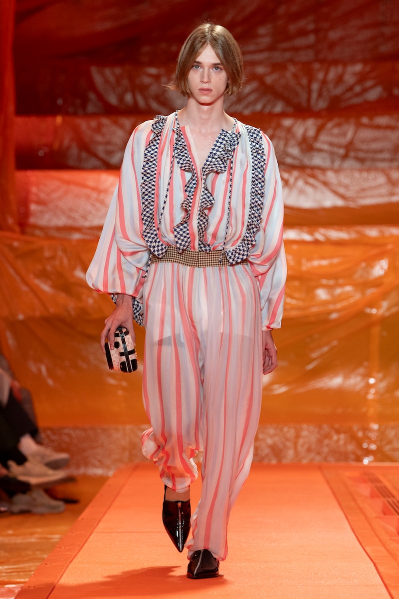 Louis vuitton 2024 ss paris fashion week runway show details bags shoes design venue
