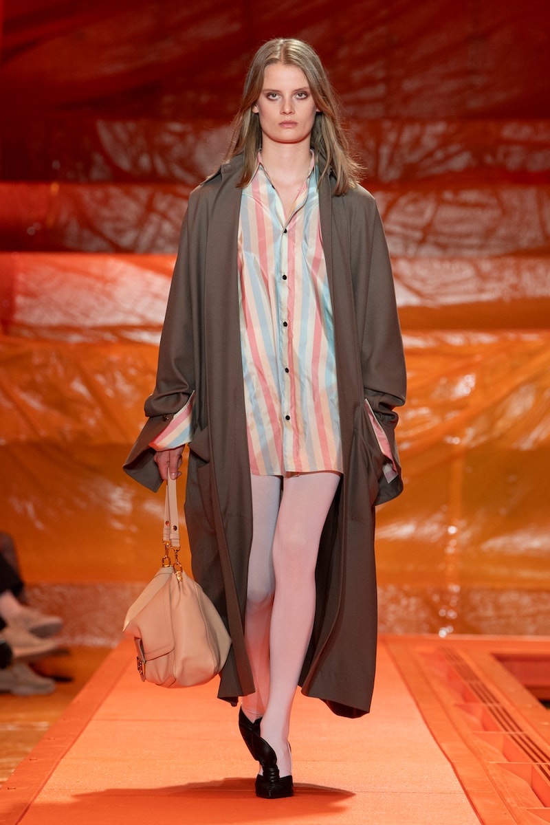 Louis vuitton 2024 ss paris fashion week runway show details bags shoes design venue
