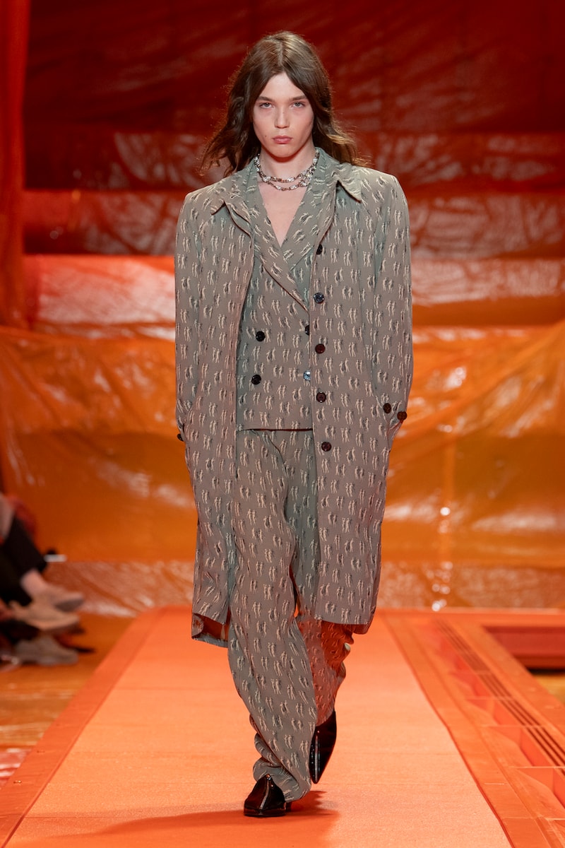 Louis vuitton 2024 ss paris fashion week runway show details bags shoes design venue