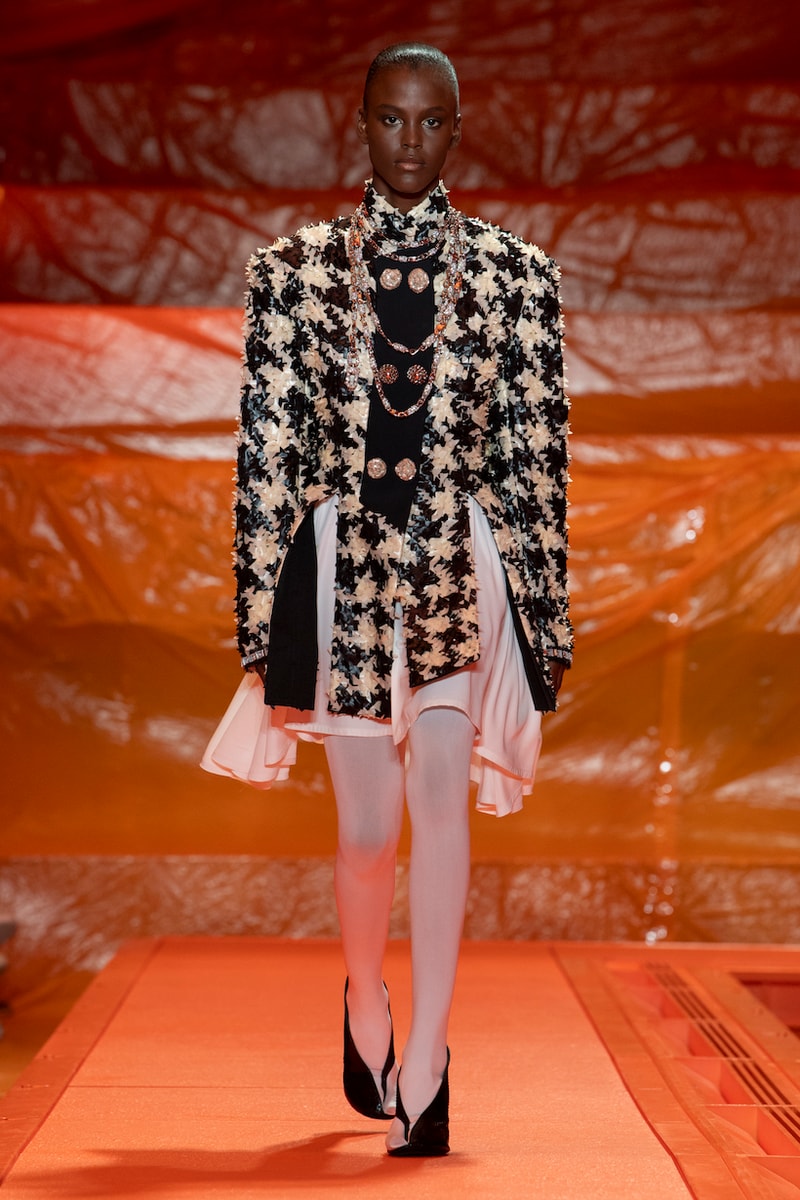 Louis vuitton 2024 ss paris fashion week runway show details bags shoes design venue