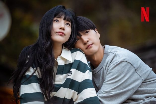 Netflix 新韓劇《我的女神室友斗娜》即將上架，秀智坦言曾活得像女主角一樣痛苦