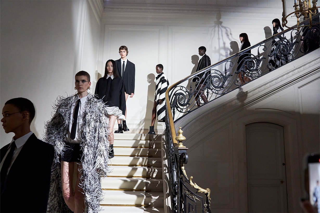 Valentino 2023 秋冬系列:打破「Black Tie」舊有規範,穿出不一樣的正裝