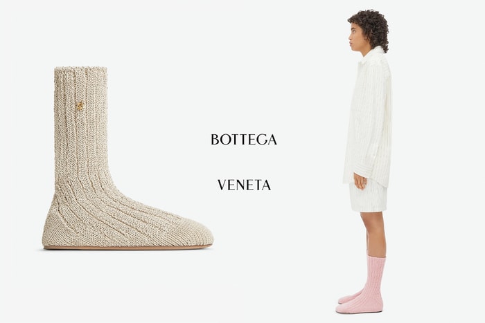 忘了穿鞋出門？Bottega Veneta 把皮革做成針織襪，這真的是一雙靴子無誤！