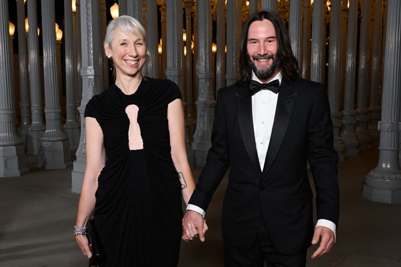 Keanu Reeves 與 Alexandra Grant 比紅毯鎂光燈還閃:踏進 LACMA Art+Film 宴會前,最真實的甜蜜互動!