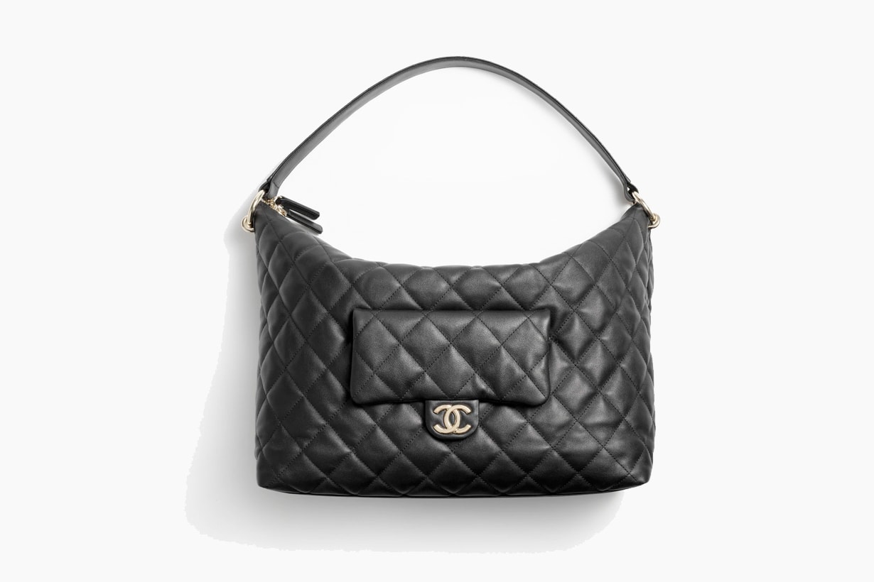 chanel hobo maxi size 22 classic chic
