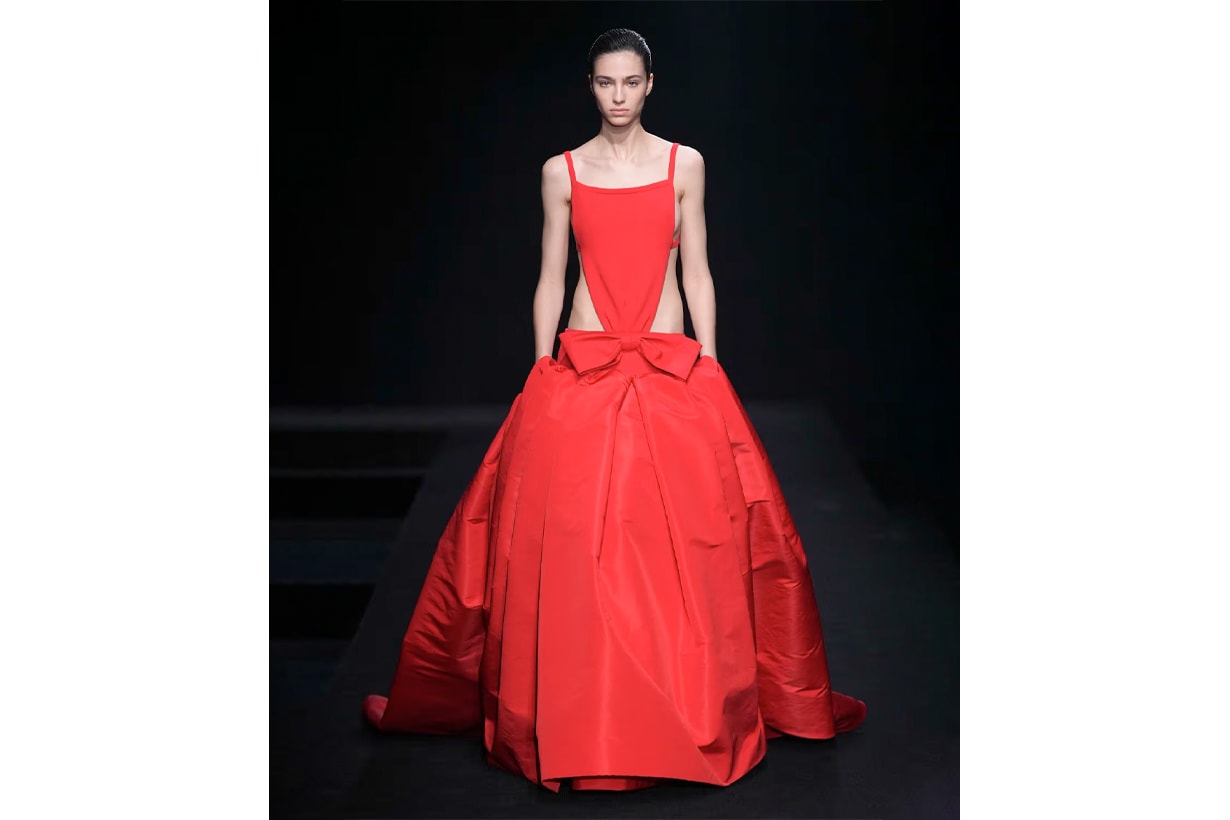 Suki Waterhouse emmys awards pregnancy style red gown valentino