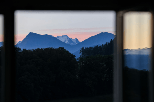 travelsafety-safetraveldestinations-globaltravel-2024travel-solotravel-berkshirehathawaytravelprotection-safecountries-safecities-top15-travelrankings-canada-switzerland-norway-ireland