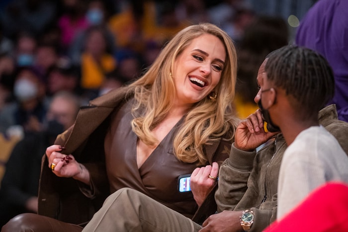 關於那張在 NBA 場內的經典 Meme，Adele 終於分享了背後的「無奈故事」