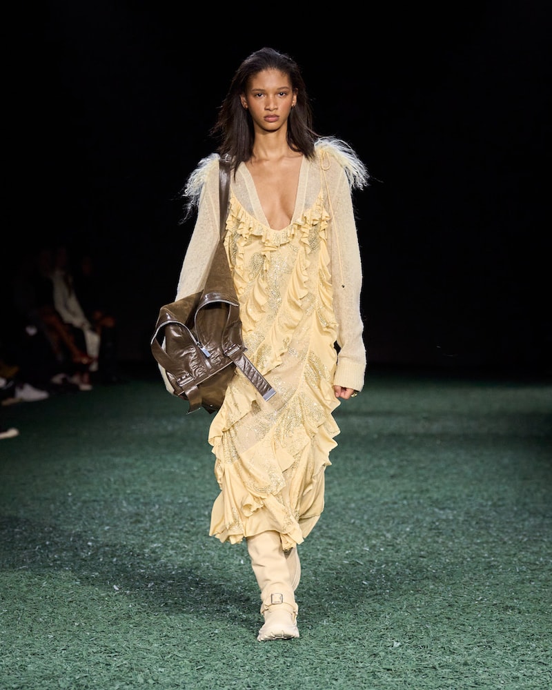burberry 2024 autumn winter runway all looks london fashion week