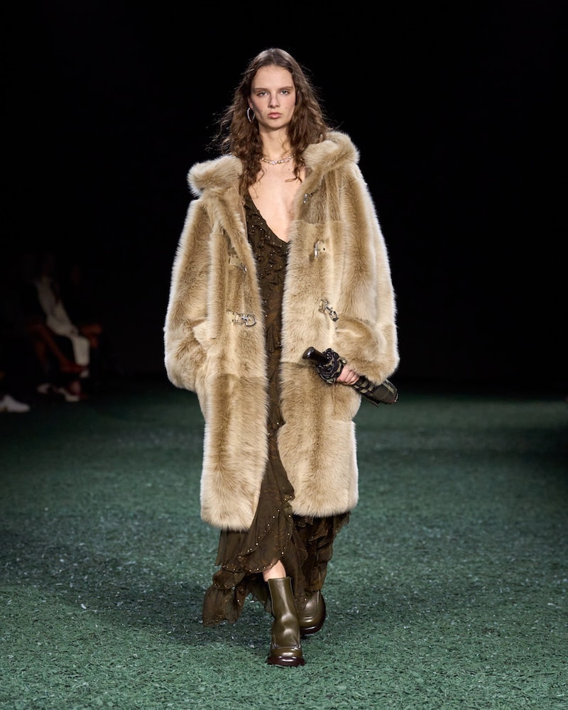 burberry 2024 autumn winter runway all looks london fashion week
