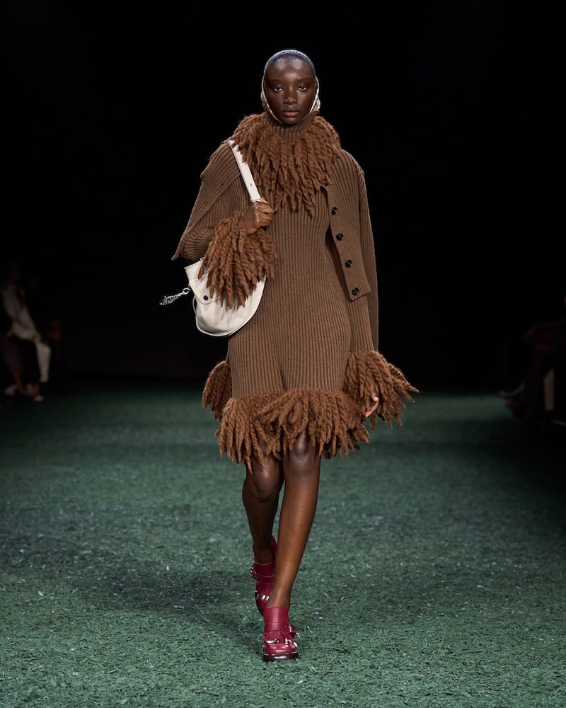 burberry 2024 autumn winter runway all looks london fashion week