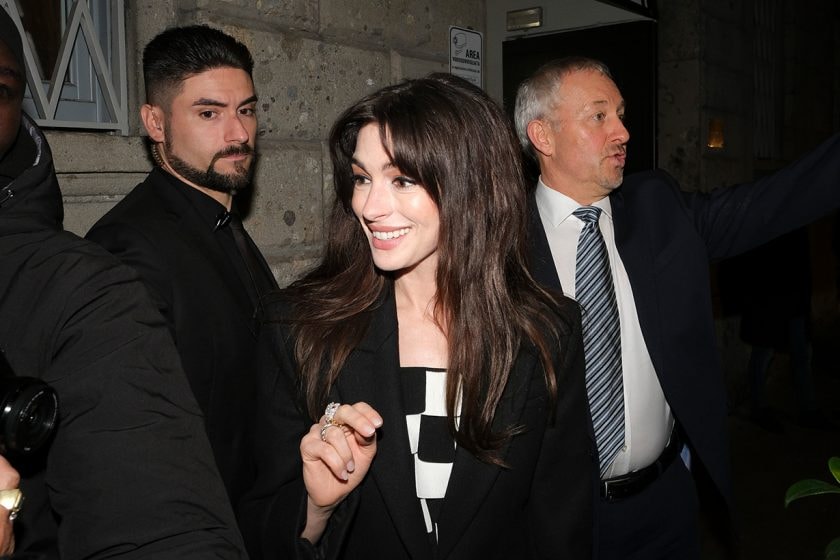 Anne Hathaway versace dress anna wintour can't turn