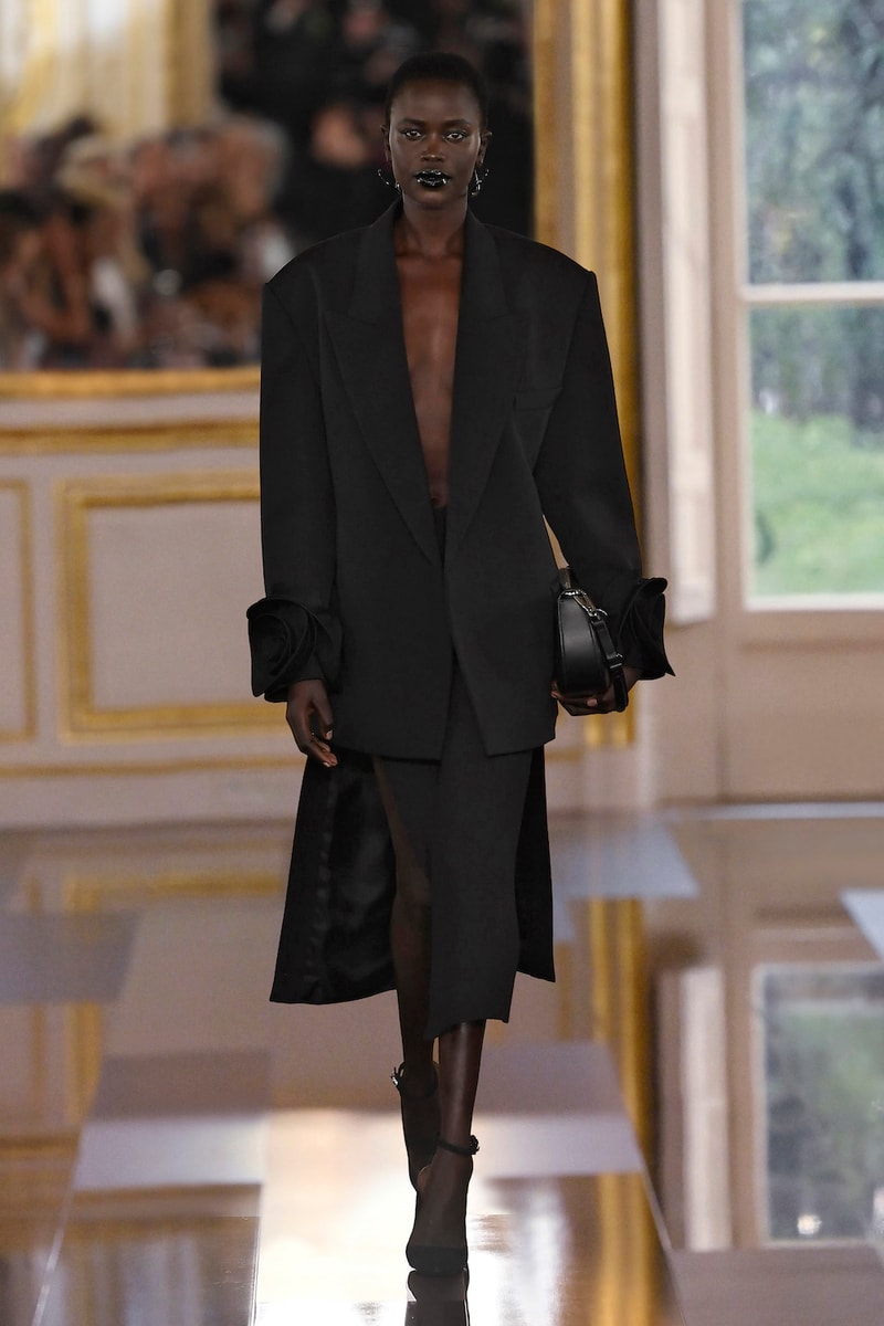 Valentino Pierpaolo Piccioli 2024 fw black paris fashion week