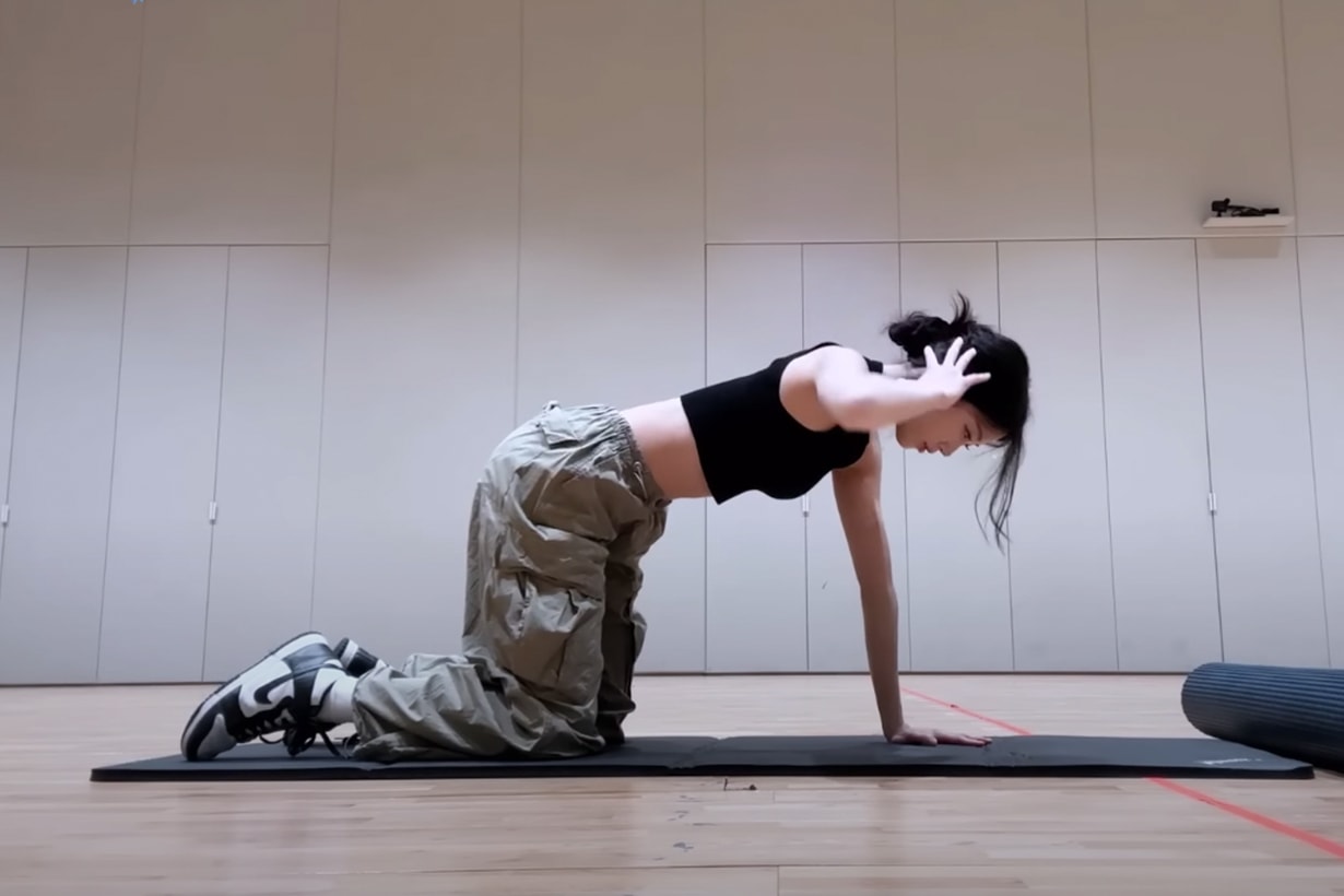 le sserafim kazuha home exercise abdominal muscle abs work out