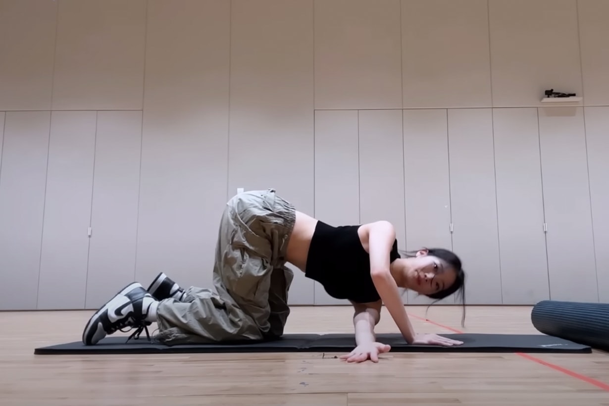 le sserafim kazuha home exercise abdominal muscle abs work out