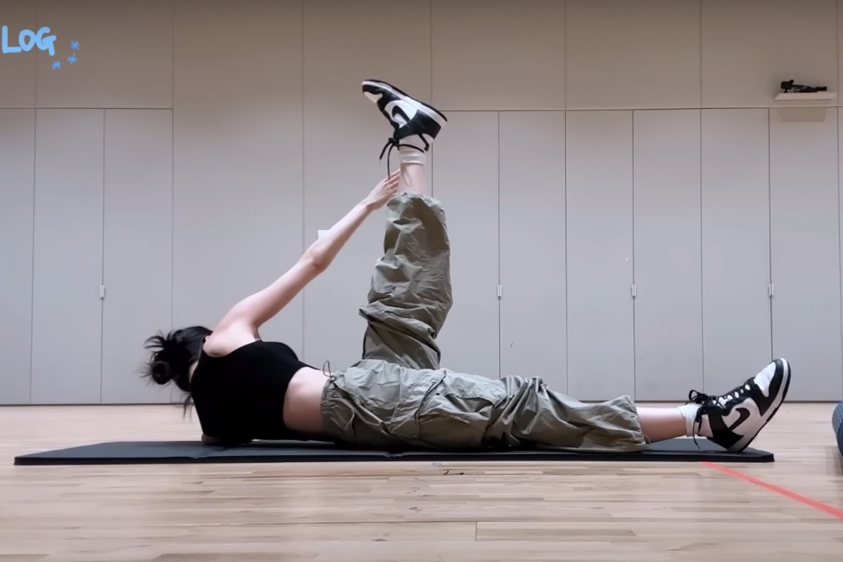 le sserafim kazuha home exercise abdominal muscle abs work out
