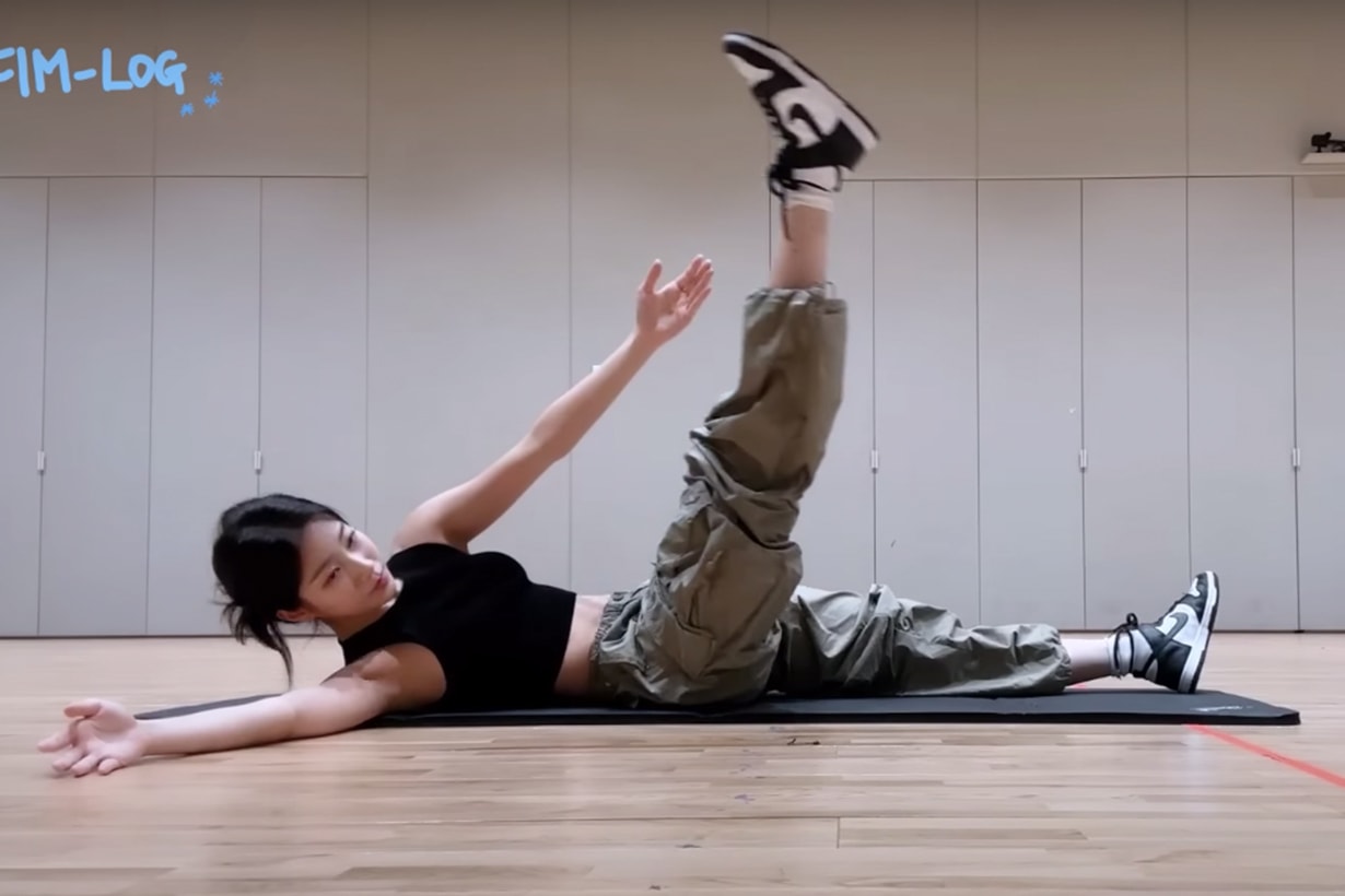 le sserafim kazuha home exercise abdominal muscle abs work out