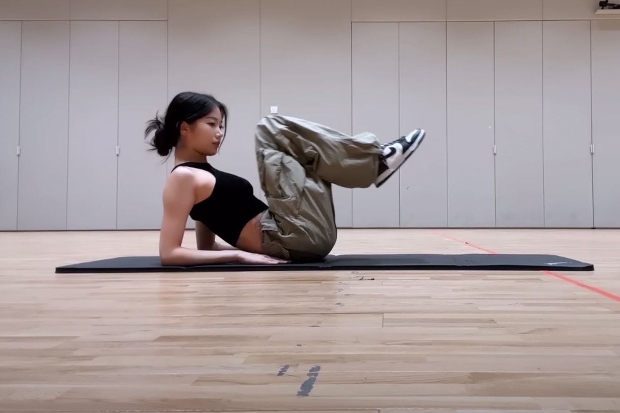 le sserafim kazuha home exercise abdominal muscle abs work out