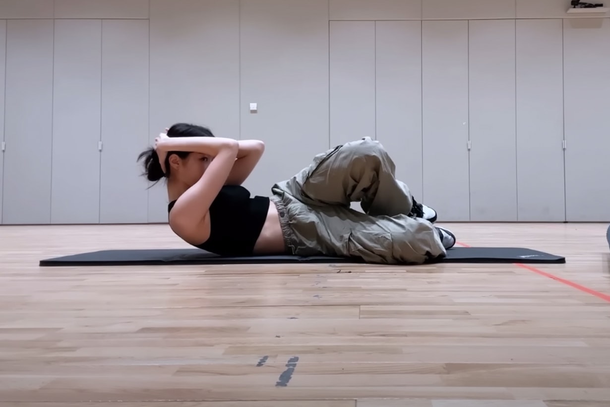 le sserafim kazuha home exercise abdominal muscle abs work out