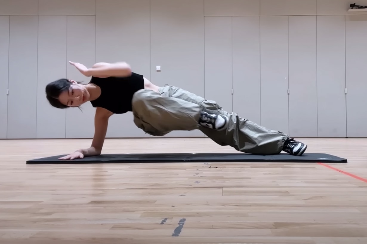 le sserafim kazuha home exercise abdominal muscle abs work out