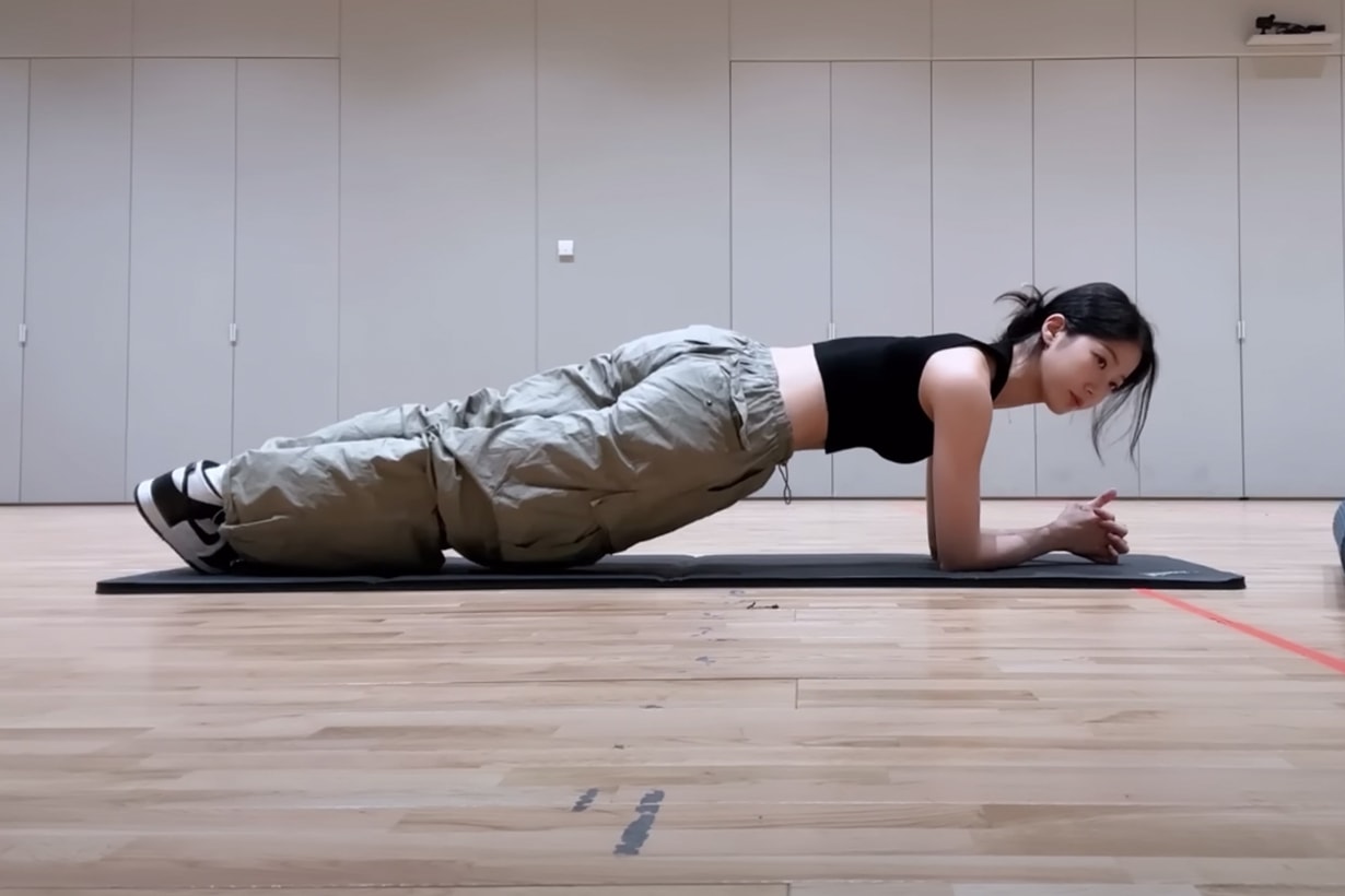 le sserafim kazuha home exercise abdominal muscle abs work out