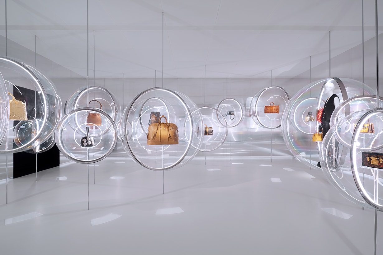 Louis Vuitton LV The Place Bangkok Gaysorn Amarin Thailand Info