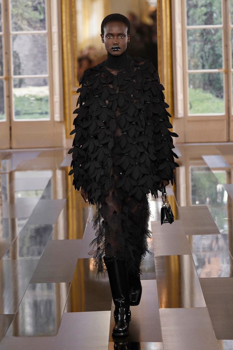 Valentino Pierpaolo Piccioli 2024 fw black paris fashion week