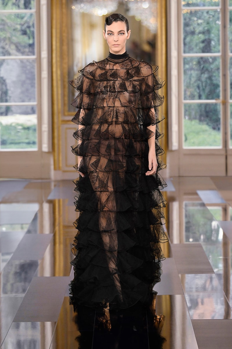 Valentino Pierpaolo Piccioli 2024 fw black paris fashion week