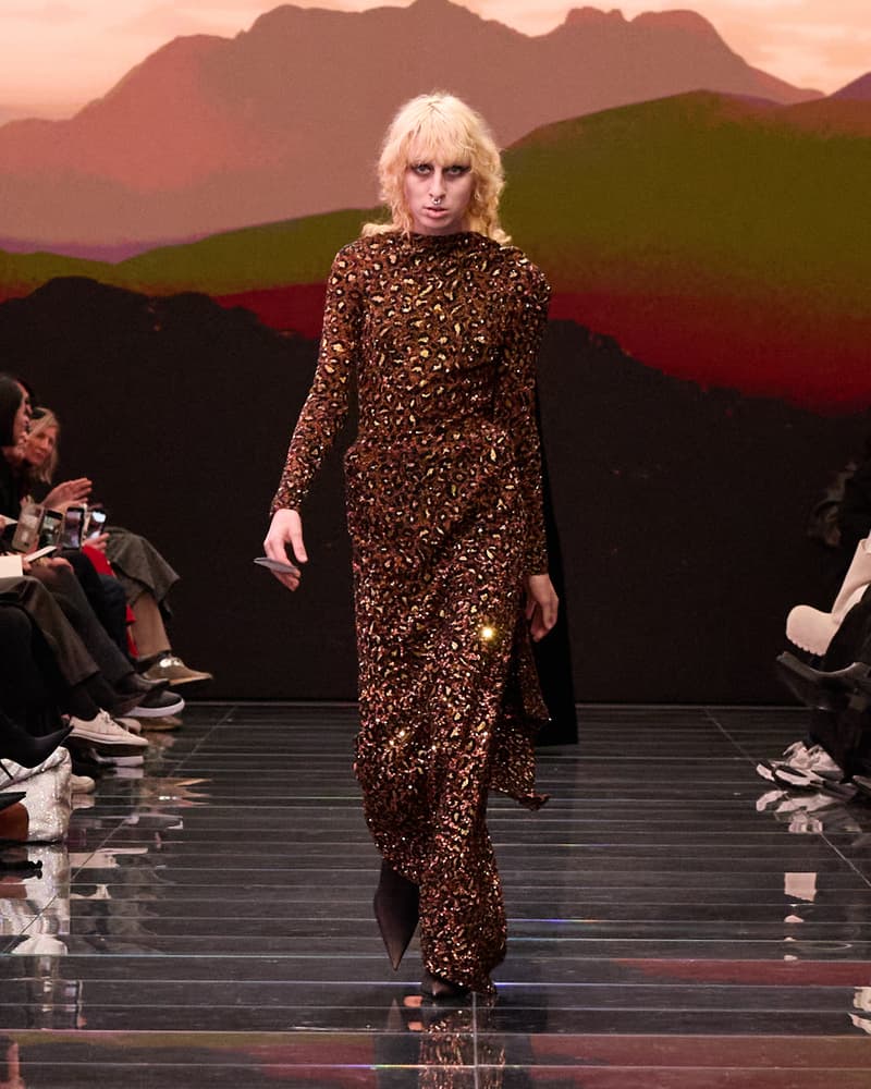 Demna 又在玩弄創意,透過 Balenciaga 2024 AW 走秀掲露千禧一代的過度消費問題