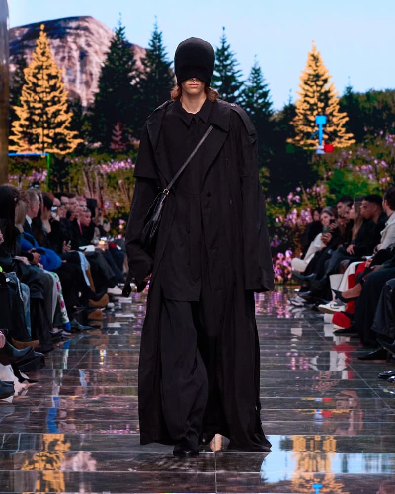 Demna 又在玩弄創意,透過 Balenciaga 2024 AW 走秀掲露千禧一代的過度消費問題