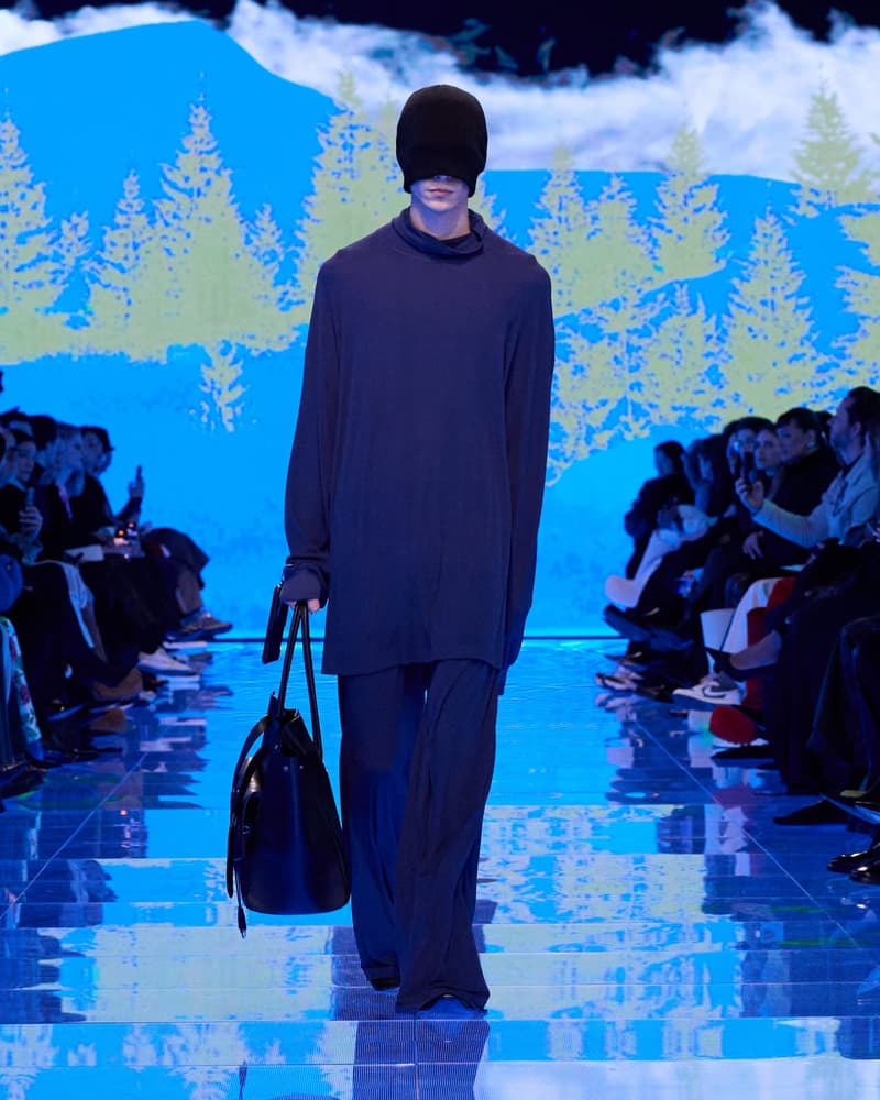 Demna 又在玩弄創意,透過 Balenciaga 2024 AW 走秀掲露千禧一代的過度消費問題
