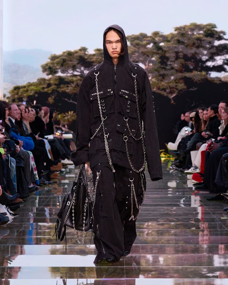 Demna 又在玩弄創意，透過 Balenciaga 2024 AW 走秀掲露千禧一代的過度消費問題