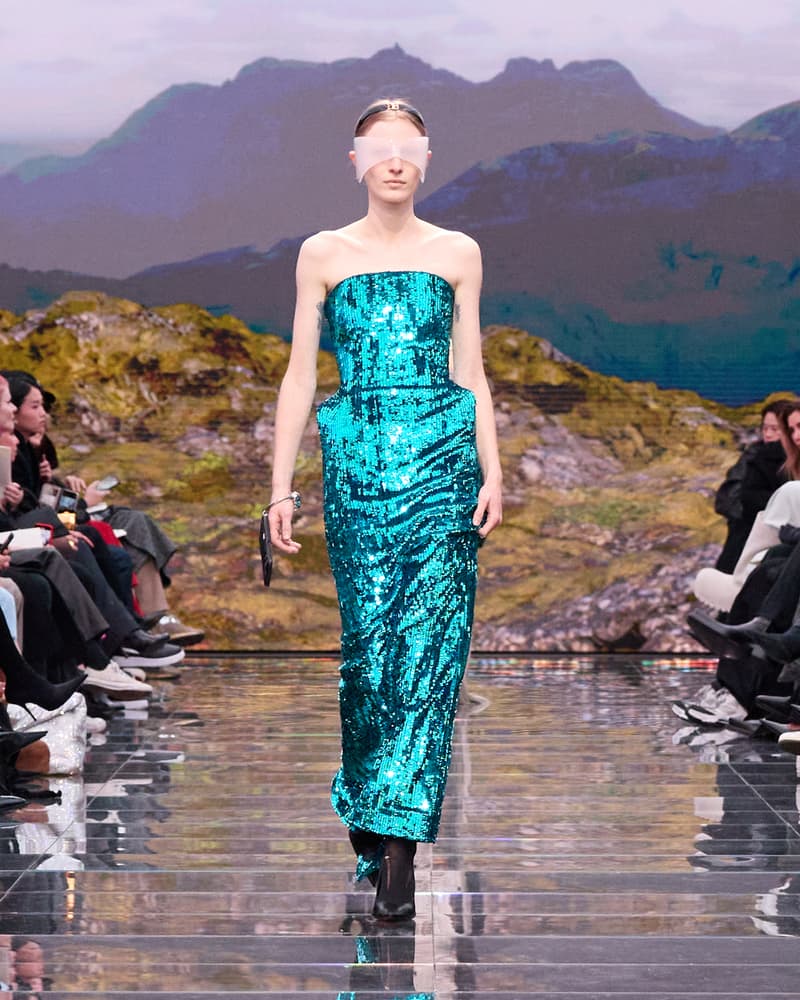 Demna 又在玩弄創意,透過 Balenciaga 2024 AW 走秀掲露千禧一代的過度消費問題