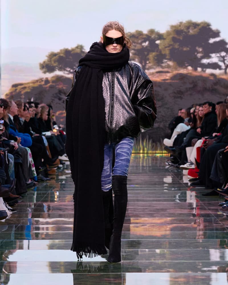 Demna 又在玩弄創意,透過 Balenciaga 2024 AW 走秀掲露千禧一代的過度消費問題