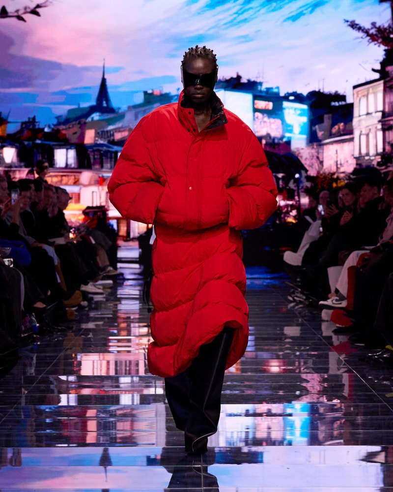 balenciaga-demnagvasalia-fashionweek-sustainablefashion-consumerism-luxuryfashion-creativeluxury-fashioninnovation-anticonsumerism-fashionactivism-ecofashion-overconsumption-thinkbeforeyou