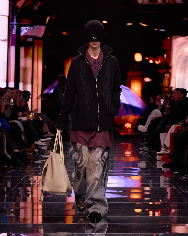 balenciaga-demnagvasalia-fashionweek-sustainablefashion-consumerism-luxuryfashion-creativeluxury-fashioninnovation-anticonsumerism-fashionactivism-ecofashion-overconsumption-thinkbeforeyou