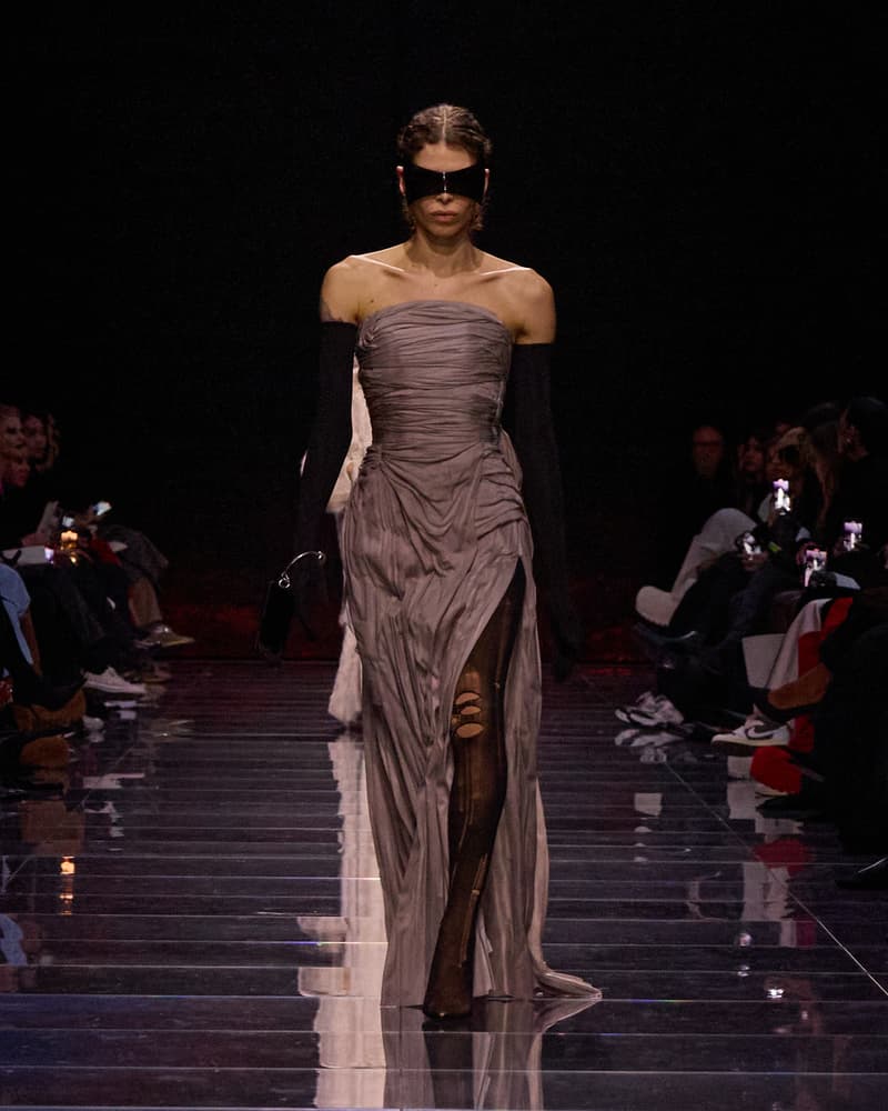 Demna 又在玩弄創意,透過 Balenciaga 2024 AW 走秀掲露千禧一代的過度消費問題