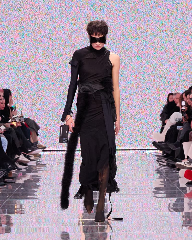 balenciaga-demnagvasalia-fashionweek-sustainablefashion-consumerism-luxuryfashion-creativeluxury-fashioninnovation-anticonsumerism-fashionactivism-ecofashion-overconsumption-thinkbeforeyou