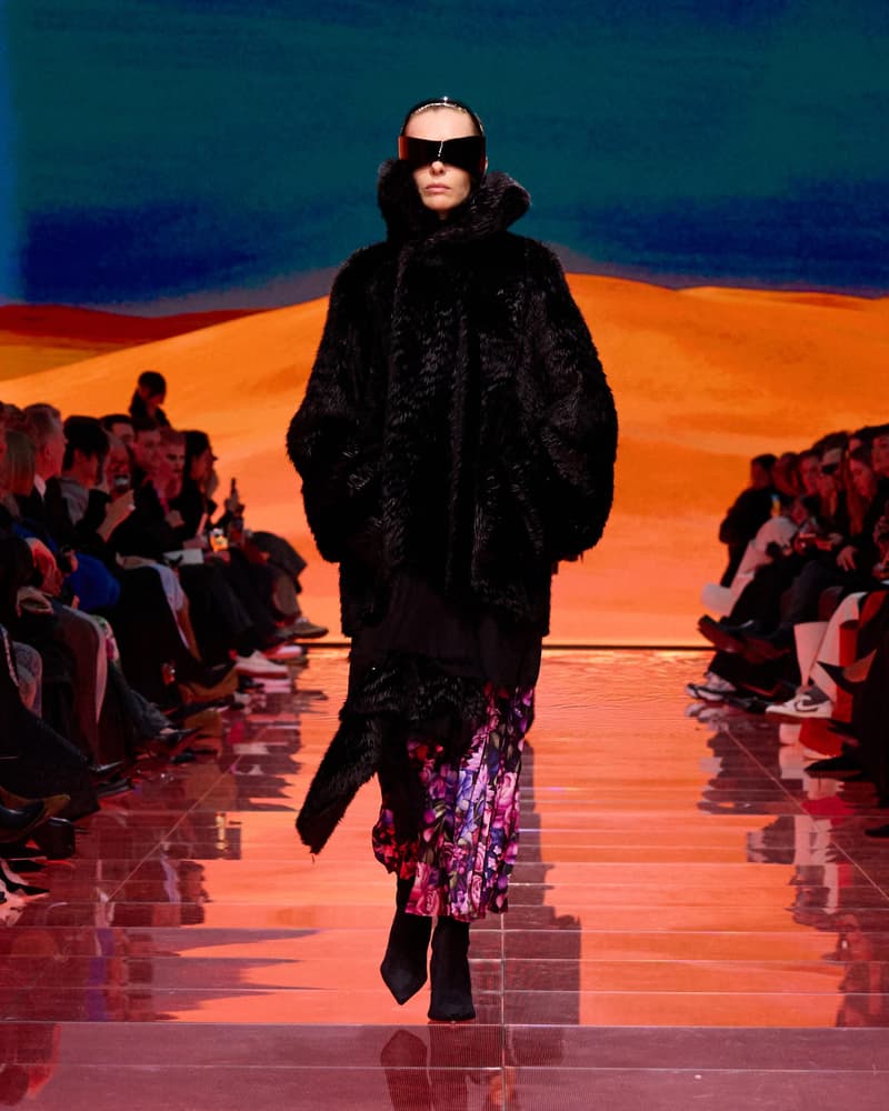 Demna 又在玩弄創意,透過 Balenciaga 2024 AW 走秀掲露千禧一代的過度消費問題