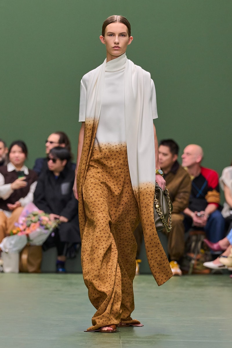 看秀學穿搭技巧，5 套 LOEWE 2024 秋冬必學穿搭 ，帶你將藝術與時尚元素同時融入日常生活！