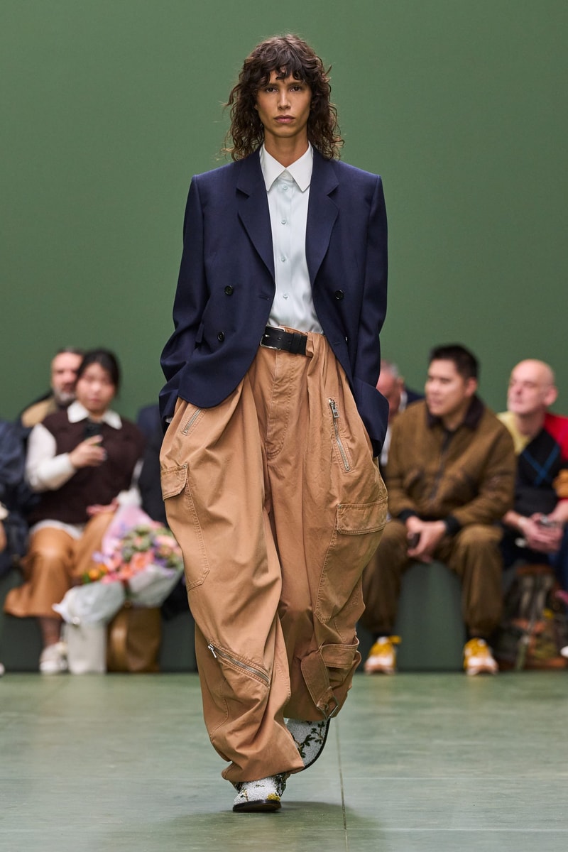 loewefashion-avantgardestyle-luxurywear-sartorialart-fashioninnovation-couturecraftsmanship-highfashiondetails-artisticexpression-fashionforward-designeraesthetics-contemporarychic-voguerun