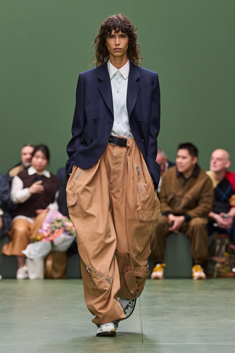 loewefashion-avantgardestyle-luxurywear-sartorialart-fashioninnovation-couturecraftsmanship-highfashiondetails-artisticexpression-fashionforward-designeraesthetics-contemporarychic-voguerun