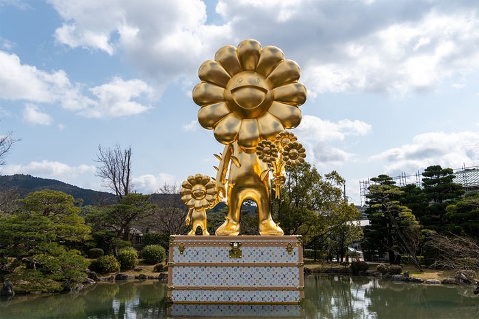 想要朝聖了：村上隆與 Louis Vuitton 合作的巨型雕塑《Flower Parent and Child》於京都正式亮相！
