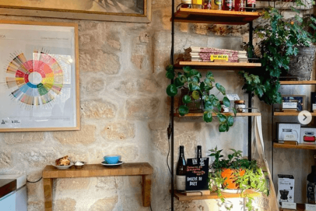 shakespeareandcompany-parisbookstore-literaryparis-beforesunset-midnightinparis-sylviabeach-georgewhitman-booklovers-totebags-bobsbakeshop-writersretreat-paristravel-historicbookstores