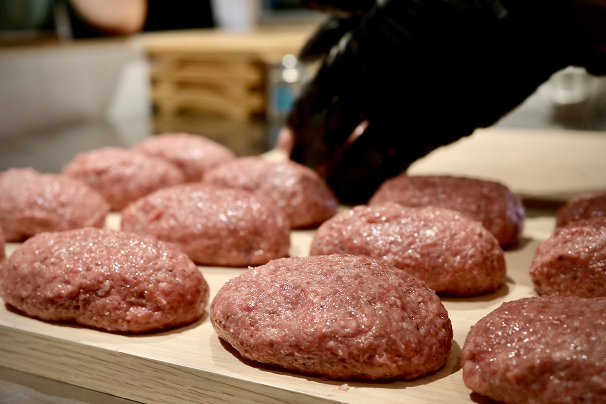 Melihatnya saja sudah membuat Anda lapar: Gadis Jepang juga menyimpannya dalam koleksi 9 Jepang Hamburg Yoshi Taiwan baru membuka Global Mall Zhonghe