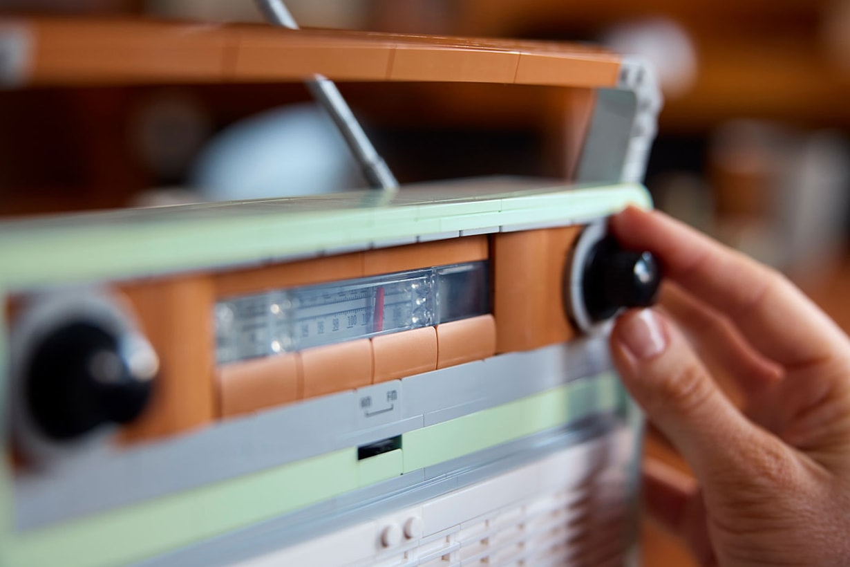 LEGO Icons Retro Radio no 10334 906 pieces info