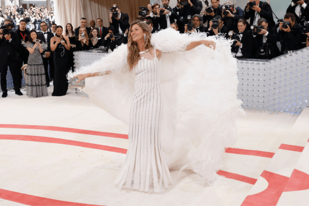 metgala2024-fashiongala-thegardenoftime-celebrityfashion-redcarpetlooks-coutureshowcase-fashionartistry-timelesselegance-hautecouture-iconicstyles-fashionrevolution-luxuryfashion-fashionmoments-stylei